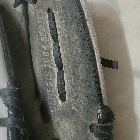 Baseball glove youth Louisville Slugger Genesis 1884 Series 9" - Picture 3 of 4